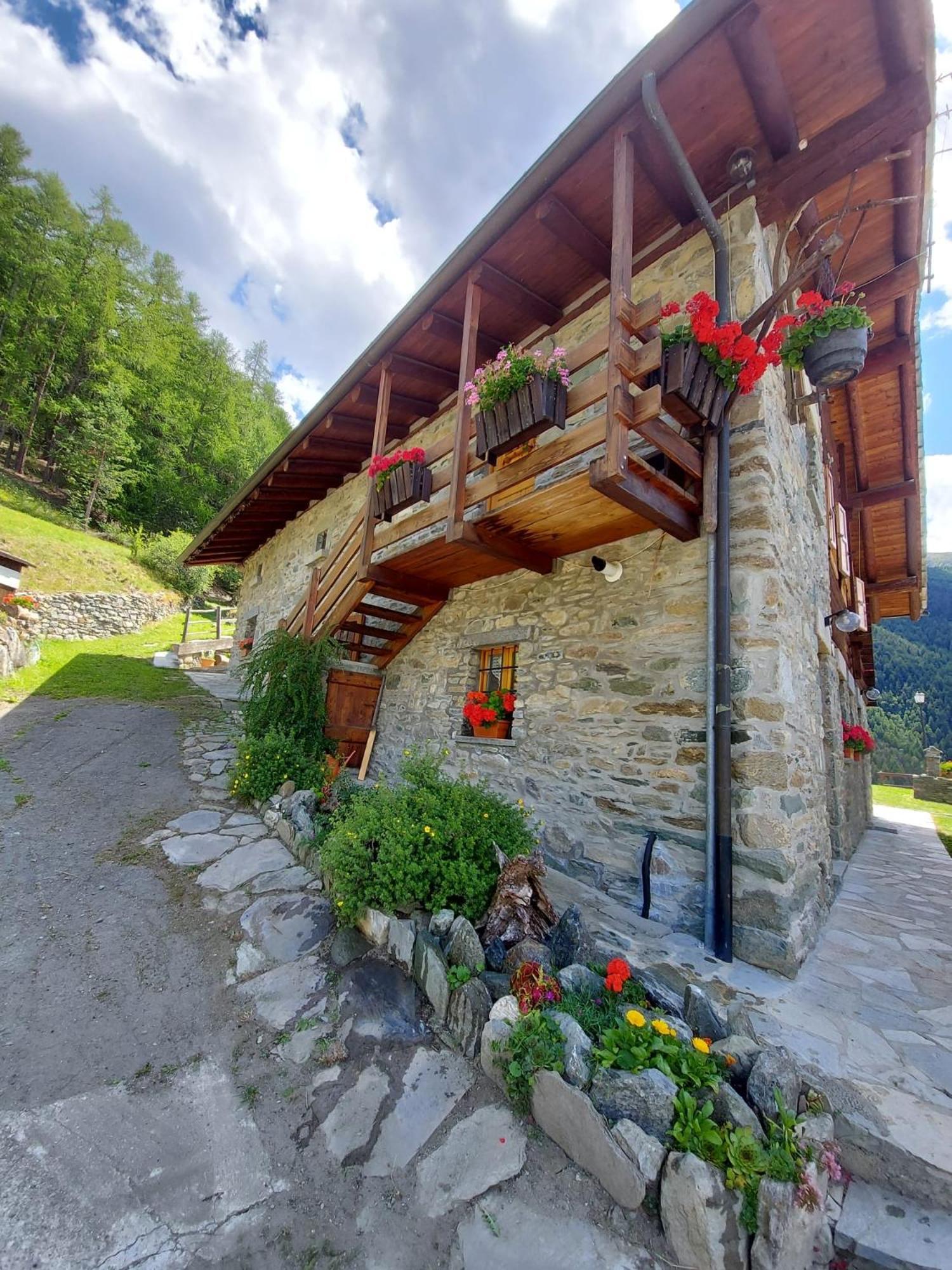 Pensjonat Monolocale Di Montagna Gressan Zewnętrze zdjęcie